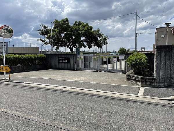 堺市立さつき野中学校まで1208m