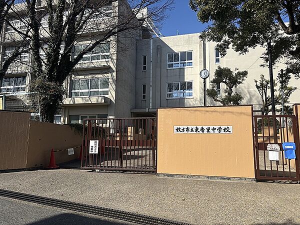 枚方市立東香里中学校（588m）