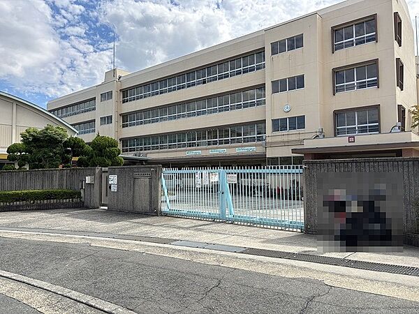 茨木市立北陵中学校（1942m）