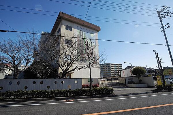 豊中市立東豊台小学校まで290m
