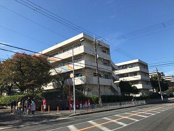 吹田市立山田第三小学校まで628m