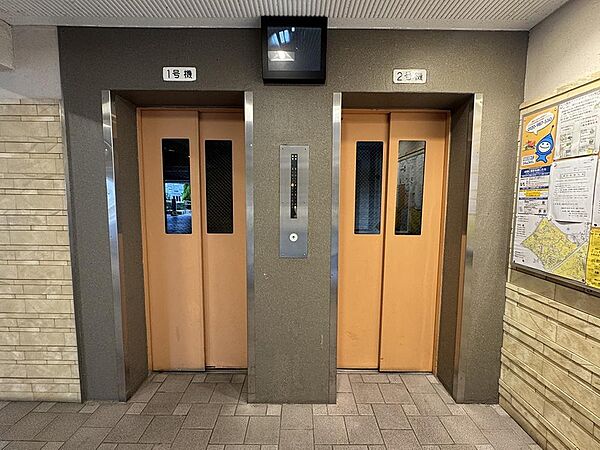 エレベータ―2基、設けられています。