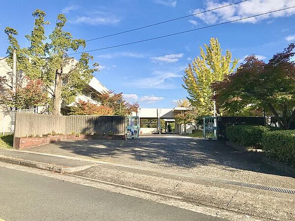 吹田市立古江台中学校まで520m