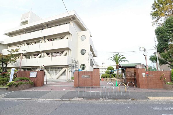 千里第二小学校へ徒歩11分（約850ｍ）