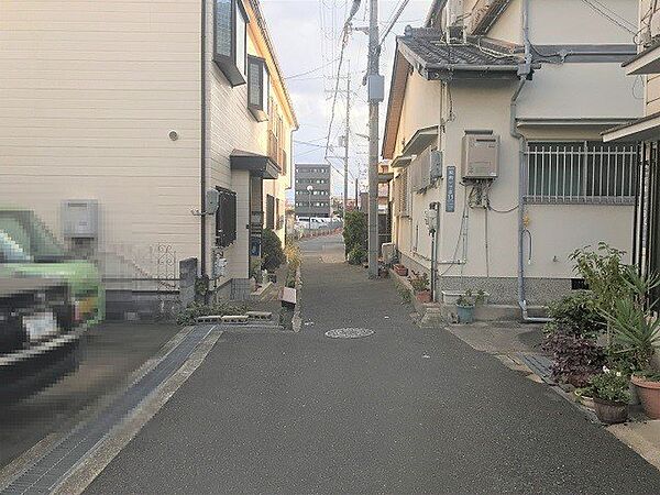東側道路は中央通り・東西通りにアクセス可