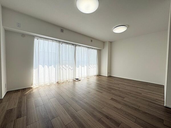 最上階11階部分から見える眺望は良好で、室内ピカピカのためすぐにお住まいいただいけます。