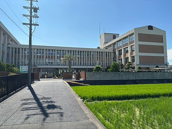大和高田市立高田西中学校（1213m）