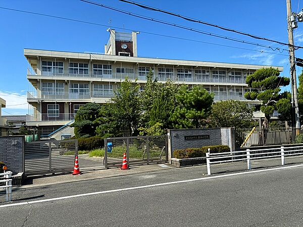 大和高田市立陵西小学校（790m）