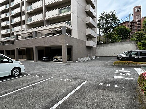 駐車場：9000円～15000円