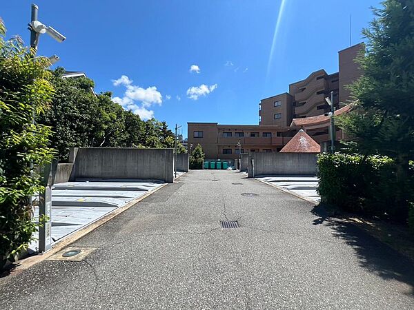 機械式駐車場は広々としており、エントランスから直結で向かうことができます！