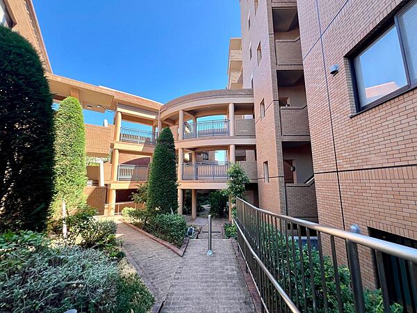 マンション南西側入り口からの景色です！