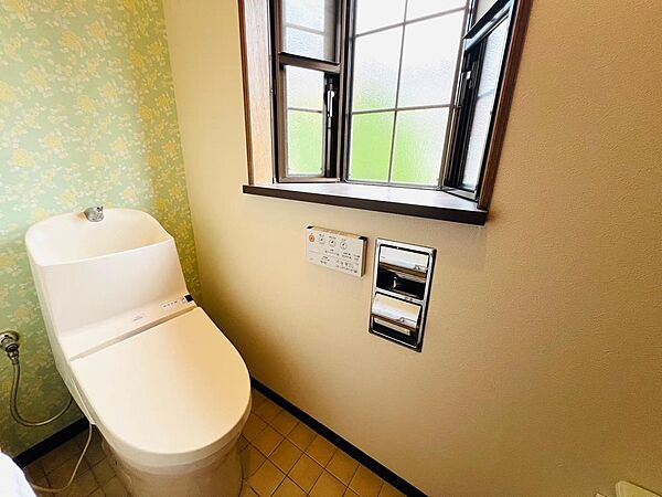 2016年5月　トイレ交換、床・クロス張替！