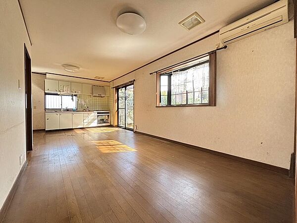 LDKは2面採光になっております！