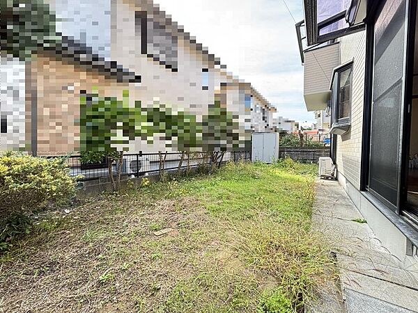 東側にはお庭がございます