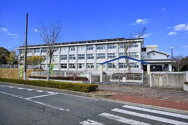 三田市立藍中学校まで1100m
