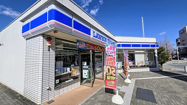 ローソンウッディタウン中央店まで856m