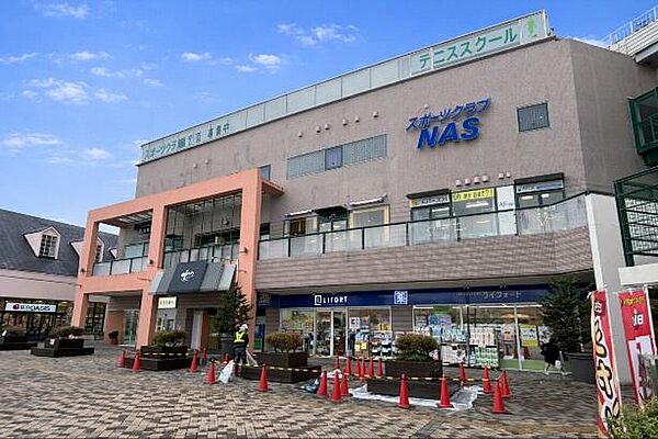 えるむプラザまで785m
