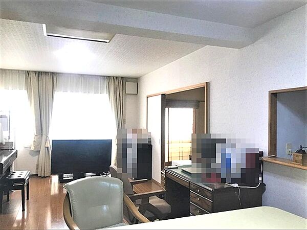 ・家族の会話が弾む、心地よいリビングは約14.1帖。・明るく開放的な南向きのリビングです。