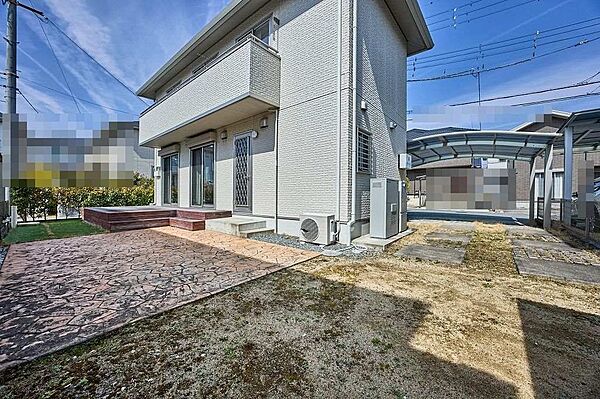 南東向きのお庭部分です