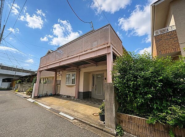 現地（2026年9月）撮影　閑静な住宅街に位置する物件です。