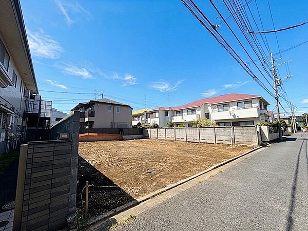 閑静な住宅街に位置する物件です。