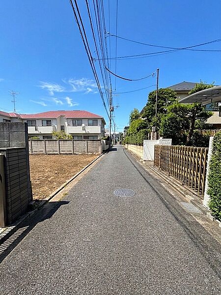 南東側公道約4.0mに面しています。