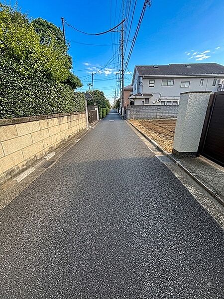 南東側公道約4.0mに面しています。