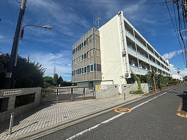 武蔵野市立第三中学校（708m）