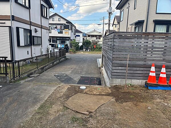 落ち着いた住宅街の一角。新たな暮らしを始めるのにふさわしい、穏やかな環境が魅力です。