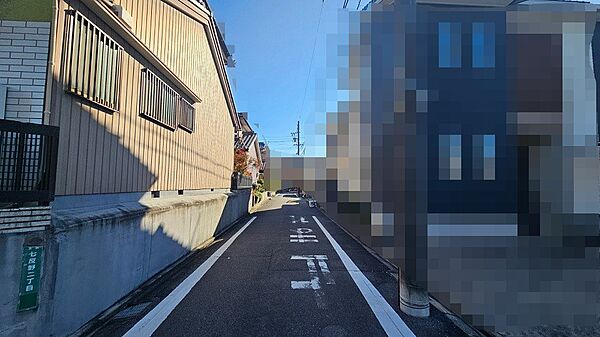 西側前面道路