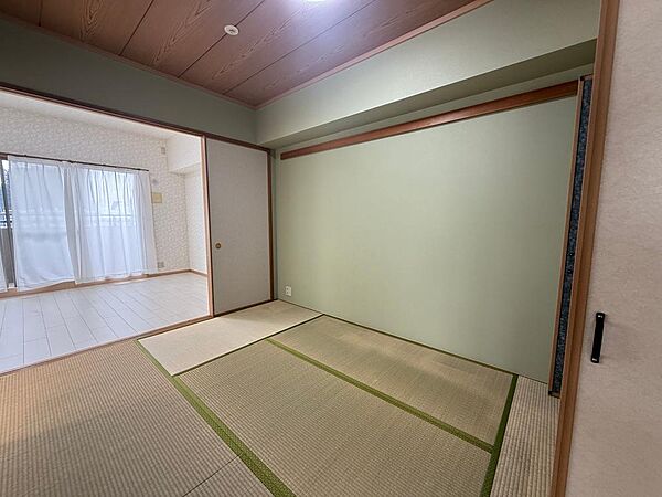 落ち着いた雰囲気が魅力の和室。