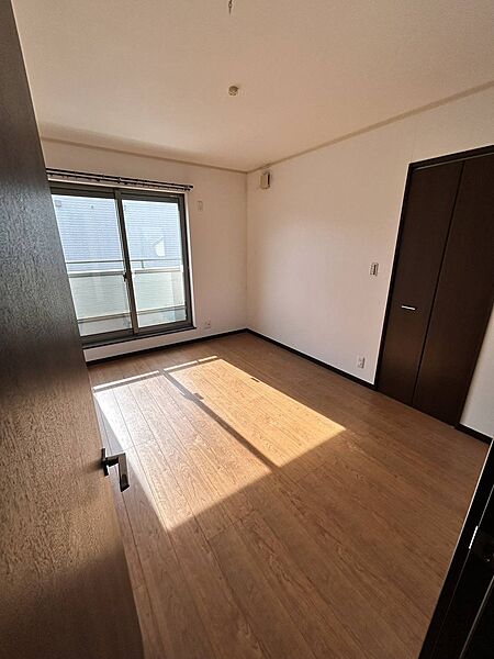 2階バルコニー側　約6帖