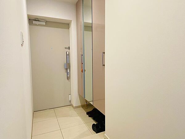 ◆天井まで高さのあるタップリ玄関収納♪