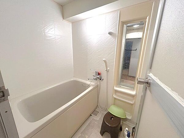 白を基調としたシンプルな浴室です！