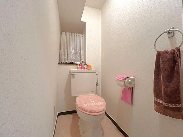 タンク付きトイレです！