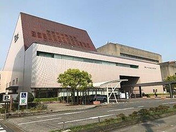 津市津図書館（84m）