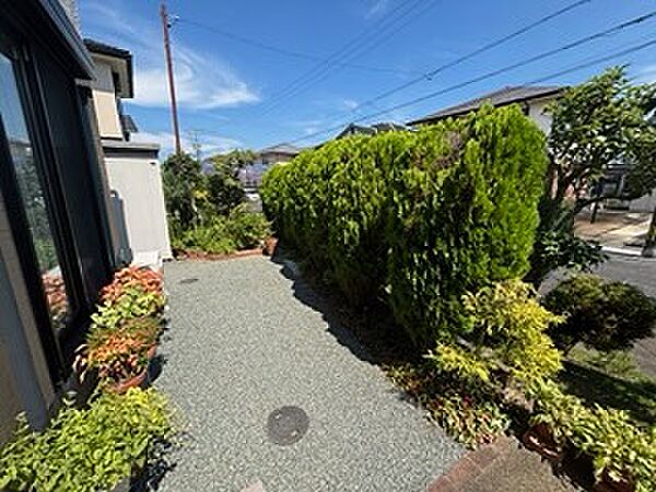 庭のある暮らしで、外の風を感じる時間が増えます。日常がやわらぎます。