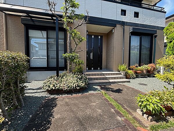 家族で使える庭の時間。週末の過ごし方が自然と増えます。