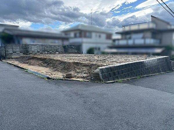 角地の実感として、日常の光と安心感を両立しやすい住まいです。