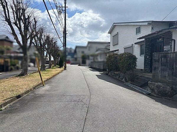 車や歩行の動きがイメージしやすく、出入りの安心感があります。