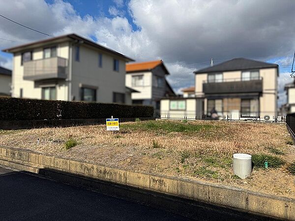 閑静な住宅街に位置する土地です。夢のマイホームを建築してみませんか？ 詳細については、お気軽にお問い合わせください。