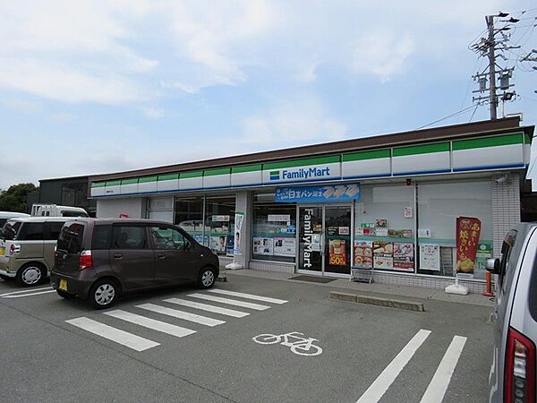 ファミリーマート 嬉野中川店（1271m）