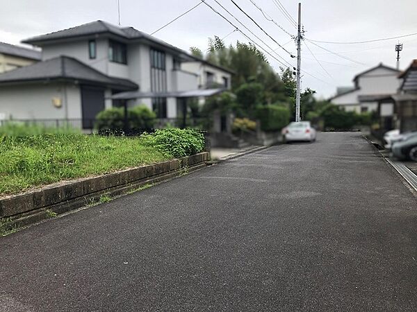 閑静な住宅街に位置する現地は、落ち着いた住環境が魅力です。新しい暮らしの舞台に。