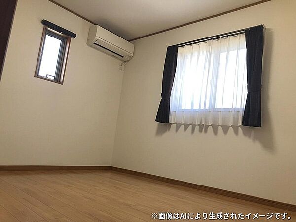 2面採光で明るく風通しの良い居室。エアコンも設置済みで、一年中快適にお過ごしいただけます。多様な用途に対応可能です。