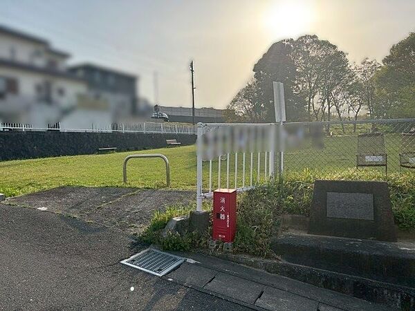 二重池団地西公園まで徒歩約1分。