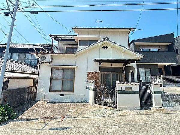 周囲の落ち着いた雰囲気も魅力です。詳細はお問い合わせください。