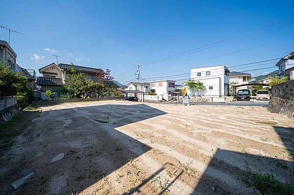 閑静な住宅街に位置する整形地。陽当たりも良く、お好みのプランで理想の住まいを建築できます。