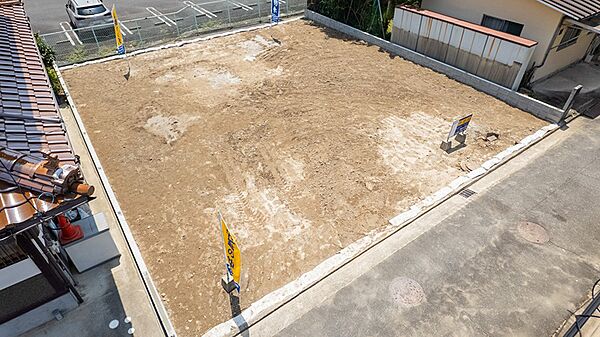 広々とした更地で、お客様の理想を形にする住まいづくりを始めませんか。周辺環境と合わせて、現地で日当たりなどもご確認いただけます。