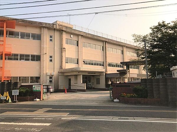 広島市立高陽中学校（888m）