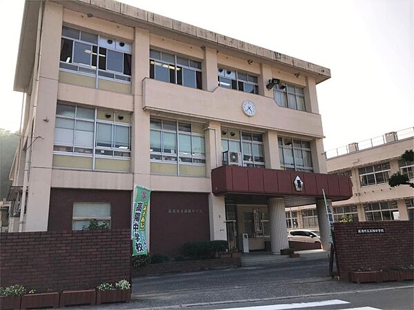 広島市立深川小学校（663m）